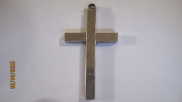 ANCIEN PENDENTIF EN METAL CROIX CHRIST CHRISTIANISME - Colgantes