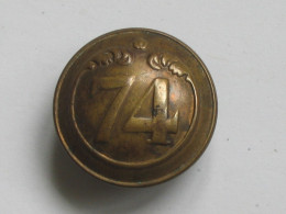 Ancien Bouton Militaire à Numéro -  74 - Modèle Bombé  **** EN ACHAT IMMEDIAT **** - Boutons