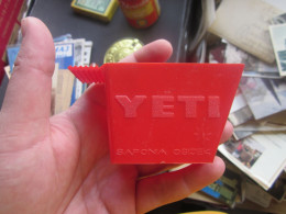Yeti Saponia Osijek An Old Plastic Measuring Cup From Yugoslavia - Andere & Zonder Classificatie