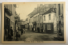 CPA 61 ECOUCHE - La Grande Rue - Animé Personnages Commerces - Ecouche