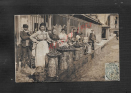 PÉCHE CARTE PHOTO OU POSTALE DE LUXE MARCHAND DE MOULE ECRITE DE DIEPPE  FEMMES & HOMMES : - Halles