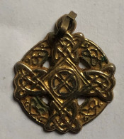 Ancien Pendentif - Religieux Croix En Métal Doré - Anhänger