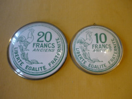 2 Cadres En Forme De Médaillon , Représentant 10 Et 20 Anciens Francs / Liberté-Egalié-Fraternité - Specimen