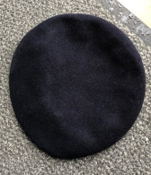 BERET BLEU FONCE ARMÉE FRANÇAISE TAILLE 54 ÉTAT NEUF 1988 - Copricapi