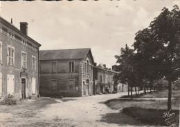 Saint Jouin De Marnes (79 -  Deux-Sèvres ) La Mairie Et La Place - Saint Jouin De Marnes