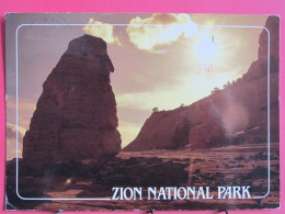 USA - Utah - Zion National Park - Hoodoos - R/verso - Zion