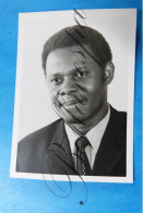 Robert Nzhie Min. Santé.Yaounde Cameroun.  Healt Develop.Antw-Leiden-Amsterdam 1971-72 - Health