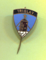 Alpinism Mountaineering - Triglav Slovenia, Vintage Pin Badge Abzeichen, Enamel - Alpinismo, Escalada