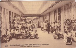 BELGIQUE-CPA BRUXELLES - INSTITUT SUPERIEUR VAN DER KELEN - UN GROUPE D'ELEVES 1932-1933 - Institutions Internationales