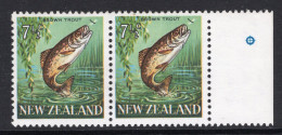 New Zealand 1967-70 Decimal Pictorials - 7½c Brown Trout Pair MNH (SG 871) - Unused Stamps