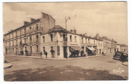 CPA LA ROCHE SUR YON, CAFE HOTEL DU LION D'OR, RUE MARECHAL FOCH, VENDEE 85 - La Roche Sur Yon