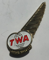 Insigne Vintage Broche Compagnie Aérienne TWA - Junior Hostess - Hôtesse De L'air - Badges D'équipage