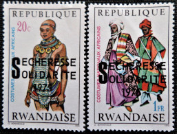 Rwanda 1975 Central African Drought  Stampworld N°  751 Et 754 - Gebruikt