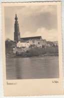 C8626) BRAUNAU Am INN - Sehr Schöne FOTO AK - Kirche U. Häuser Direkt Am Wasser ALT - Braunau