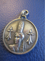 Médaille Régionale/ Saint Gast/Bretagne/ Coiffe Bretonne / Type Bigoudi/ Bronze Nickelé/Vers 1920-30    MED445 - France