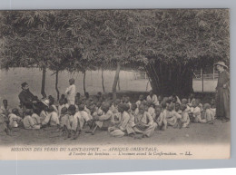 MISSIONS DES PERES DU SAINT ESPRIT /  AFRIQUE ORIENTALE /  A L'OMBRE DES BAMBOUS UN EXAMEN AVANT LA CONFIRMATION - Mozambique