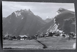 Aeschi, Häusergruppe Mit Rothorn, Sichel - 7 Hengste U. Niederhorn - Aeschi Bei Spiez