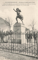 Avesnes Sur Helpe * Place Et Le Monument Du Tambour Stroh - Avesnes Sur Helpe