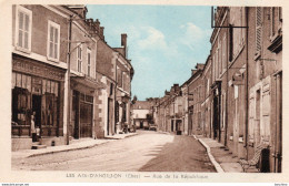 Les Aix D' Angillon - Rue De La République - Les Aix-d'Angillon