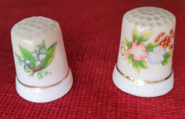 Lot De 2 Dés à Coudre De Collection En Porcelaine (thème Fleurs) - Dés à Coudre