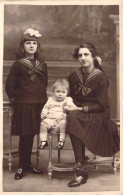 PHOTOGRAPHIE - Mêre Et Ses 2 Filles - Carte Postale Ancienne - Fotografie