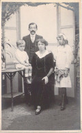 PHOTOGRAPHIE - Famille - Moustachu - Enfants - Carte Postale Ancienne - Fotografie