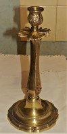 ANCIEN GROS BOUGEOIR EMPIRE CONSULAT EN BRONZE CISELE TBE PROPRE TRES LOURD - Candelabri E Candelieri