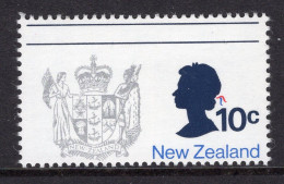 New Zealand 1973-76 Definitives - No Wmk. - 10c QEII & Arms - ERROR - Misperfed Two Lines At Top - LHM (SG 1016 Var.) - Ungebraucht