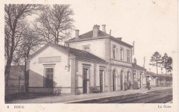 FOUG LA GARE INTERIEURE ,PERSONNAGES   REF 79490 - Foug