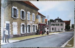 Carte Postale Couleur : 95 : BAILLET EN FRANCE : La Grande Rue Et La Mairie, "Café Tabac", Pompe à Essence, Animé, CIM - Baillet-en-France