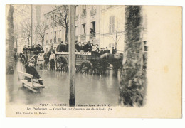 CP  VAL DE MARNE - VITRY SUR SEINE (INONDATIONS DE 1910) LES PROLONGES- OMNIBUS SUR L'AVENUE DU CHEMIN DE FER - Inondations