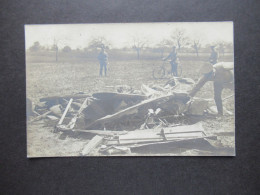 Interesssante AK / Echtfoto AK 1.WK Flugzeug / Flugzeugwrack / Absturz / Inf. Regt 52 / II. Armee / Feldpost 39 - 1914-1918: 1st War