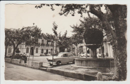 LE BEAUSSET - VAR - LA FONTAINE ET LA PLACE DE LA MAIRIE - Le Beausset