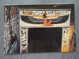 TOMB OF QUEEN NEFERTARI - Museen