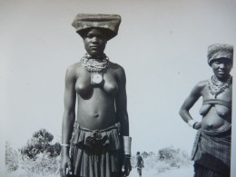 Photo Originale Non écrite - ANGOLA Quatre Jeunes Femmes De Village Seins Nus - Unclassified