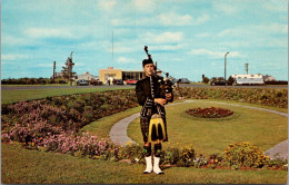 Canada Vova Scotia Welcome Showing The Sunken Gardens And Park At The Nova Scotia Entrance - Other & Unclassified