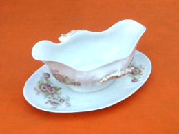 Années 1900 Saucière Sur Dormant  Porcelaine Blanche, Décor Floral - Auvillar (FRA)