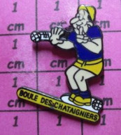 716B Pin's Pins / Beau Et Rare / SPORTS / BOULE DES CHATAIGNIERS PETANQUE - Petanque