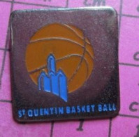 217 Pin's Pins / Beau Et Rare / SPORTS / BASKET-BALL CLUB ST QUENTIN BALLON ORANGE - Basketball