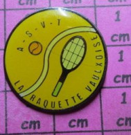 716c Pins Pin's  / Rare Et De Belle Qualité / SPORTS / TENNIS CLUB ASVT LA RAQUETTE VAULXOISE - Tennis