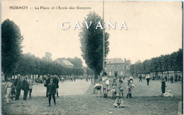 80 HORNOY - La Place Et L'école Des Garçons  - Hornoy Le Bourg