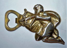 ANCIEN DECAPSULEUR EN METAL ANGE / CUPIDON / 12 X 6 Cm Environ - Flaschenöffner