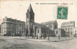 Levallois Perret * La Place De L'église Du Village - Levallois Perret
