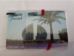 IRAK  CHIPCARD 15000 UNITS  ITPC  BUILDING WITH PALMTREE     MINT IN WRAPPER   **13802** - Iraq