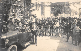 CPA 60 MOUY / CARTE PHOTO / DEFILE CYLCISTE / COURSE CYCLISME - Mouy