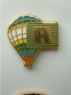 PIN'S  MONTGOLFIERE - R - Montgolfières