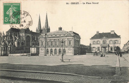 Cholet * La Place Travot * Hôtel De Ville - Cholet