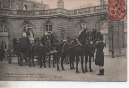 PARIS VISITE   DU LORD MAIRE  LES CARROSSES DANS LA COUR  DE L ELYSEE - Recepciones