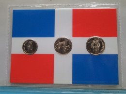 Set Of 3 Coins > DOMINIKAANSE REPUBLIEK ( DETAIL > Voir / See SCANS ) Gold Plated ! - Dominicana