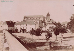 Mélisey * RARE Photo Albuminée Circa 1898 * Place De L'église Du Village * THIAULT & POIROT Aubergiste * 17x12cm - Mélisey